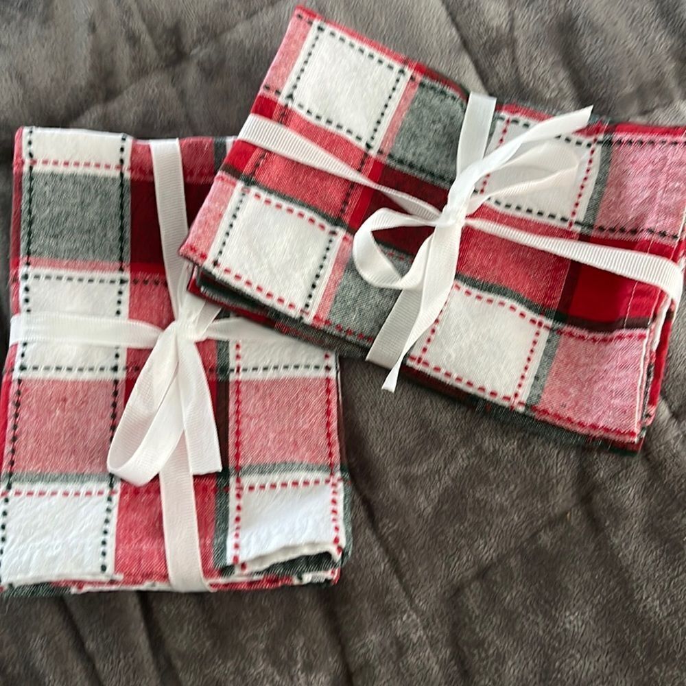 Set of 5 Bold & Vibrant White Green Red Plaid Cotton Cloth Christmas Napkins